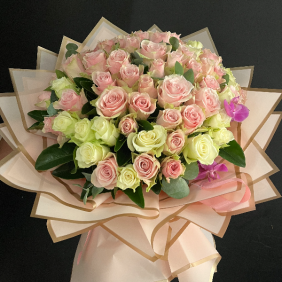  İstanbul Flower Delivery 81 White and Pink Roses